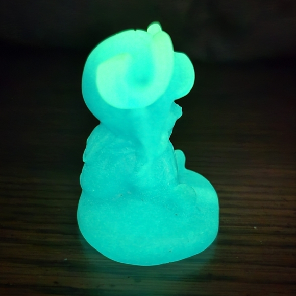 🦌 One Piece Tony Tony Chopper Glowing Carved Statue - Picture 5 of 13